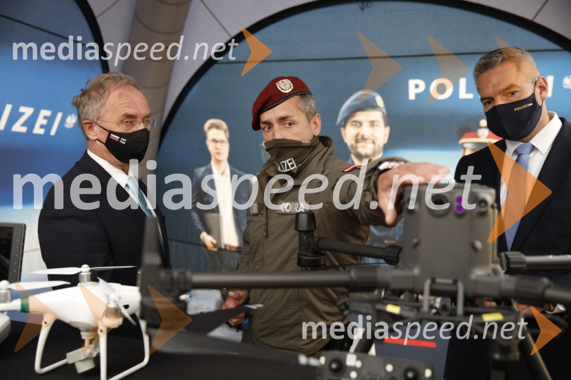  Aleš Hojs, Minister za notranje zadeve;  ... ;  Karl Nehammer, minister za notranje zadeve AvstrijePolicijski droni - skupna vaja slovenske in avstrijske policije