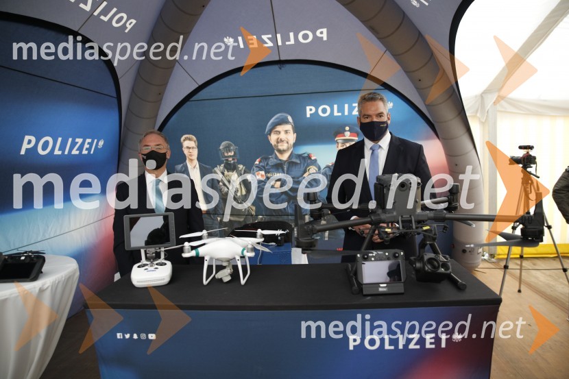  Aleš Hojs, Minister za notranje zadeve;  Karl Nehammer, minister za notranje zadeve AvstrijePolicijski droni - skupna vaja slovenske in avstrijske policije