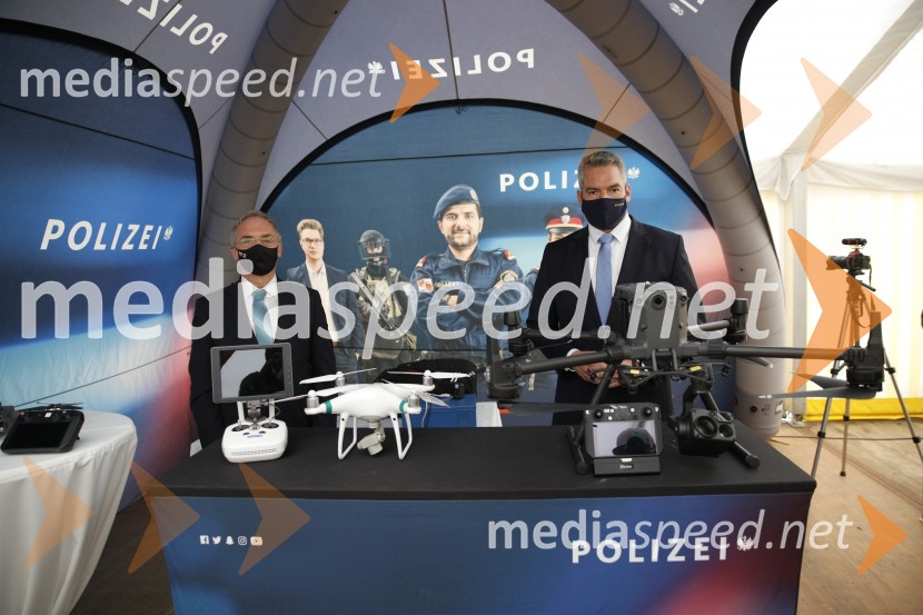  Aleš Hojs, Minister za notranje zadeve;  Karl Nehammer, minister za notranje zadeve AvstrijePolicijski droni - skupna vaja slovenske in avstrijske policije