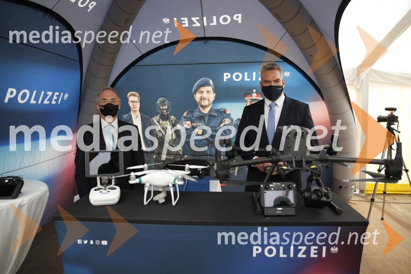  Aleš Hojs, Minister za notranje zadeve;  Karl Nehammer, minister za notranje zadeve AvstrijePolicijski droni - skupna vaja slovenske in avstrijske policije