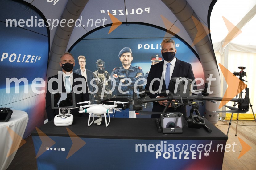 Aleš Hojs, Minister za notranje zadeve;  Karl Nehammer, minister za notranje zadeve AvstrijePolicijski droni - skupna vaja slovenske in avstrijske policije