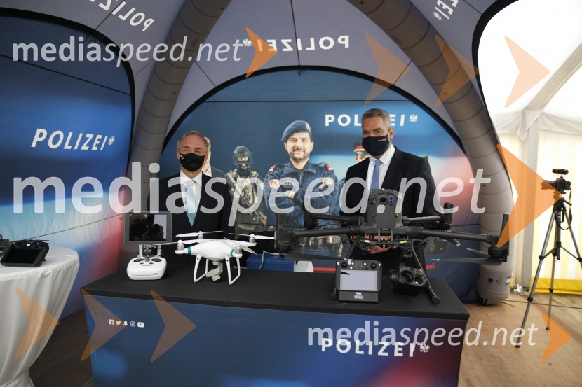  Aleš Hojs, Minister za notranje zadeve;  Karl Nehammer, minister za notranje zadeve AvstrijePolicijski droni - skupna vaja slovenske in avstrijske policije
