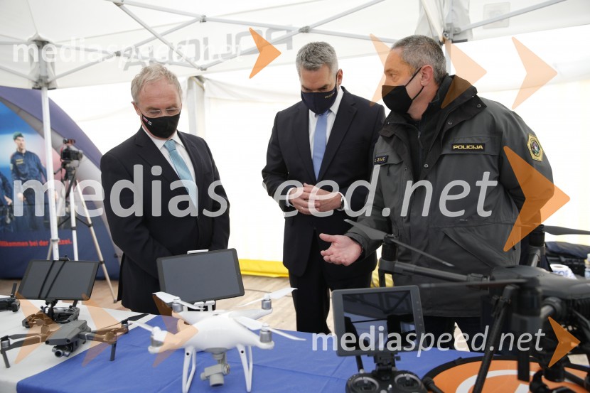  Aleš Hojs, Minister za notranje zadeve;  Karl Nehammer, minister za notranje zadeve Avstrije;  ... Policijski droni - skupna vaja slovenske in avstrijske policije