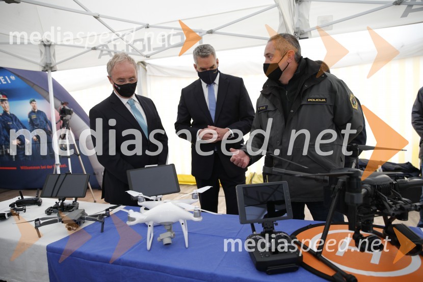  Aleš Hojs, Minister za notranje zadeve;  Karl Nehammer, minister za notranje zadeve Avstrije;  ... Policijski droni - skupna vaja slovenske in avstrijske policije
