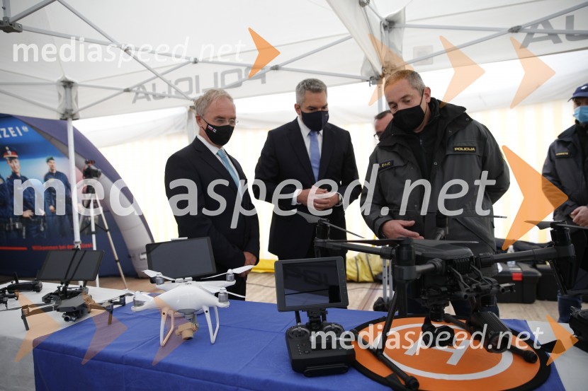  Aleš Hojs, Minister za notranje zadeve;  Karl Nehammer, minister za notranje zadeve Avstrije;  ... Policijski droni - skupna vaja slovenske in avstrijske policije