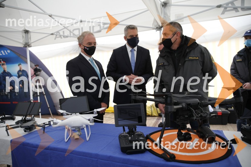  Aleš Hojs, Minister za notranje zadeve;  Karl Nehammer, minister za notranje zadeve Avstrije;  ... Policijski droni - skupna vaja slovenske in avstrijske policije