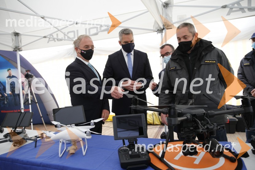  Aleš Hojs, Minister za notranje zadeve;  Karl Nehammer, minister za notranje zadeve Avstrije;  ... Policijski droni - skupna vaja slovenske in avstrijske policije