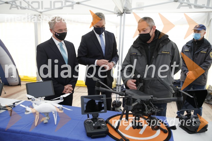  Aleš Hojs, Minister za notranje zadeve;  Karl Nehammer, minister za notranje zadeve Avstrije;  ... Policijski droni - skupna vaja slovenske in avstrijske policije