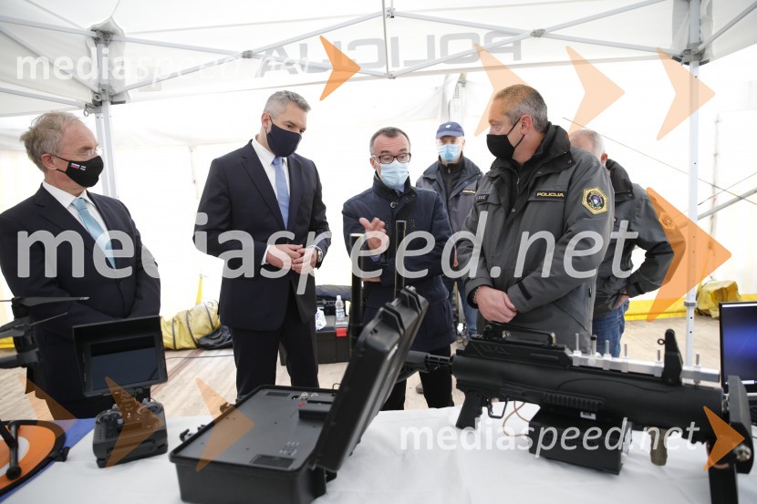  Aleš Hojs, Minister za notranje zadeve;  Karl Nehammer, minister za notranje zadeve Avstrije;  ... Policijski droni - skupna vaja slovenske in avstrijske policije