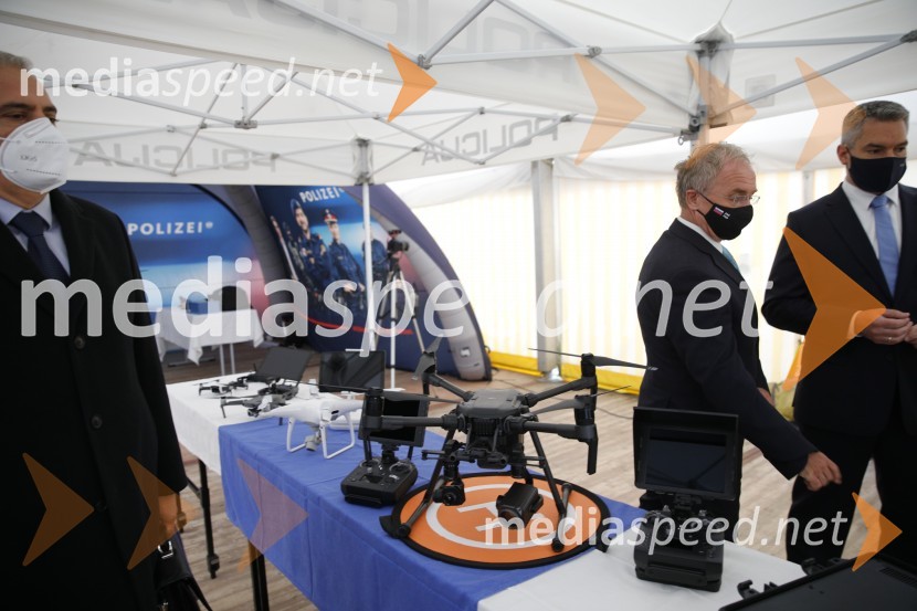  ... ;  Aleš Hojs, Minister za notranje zadeve;  Karl Nehammer, minister za notranje zadeve AvstrijePolicijski droni - skupna vaja slovenske in avstrijske policije
