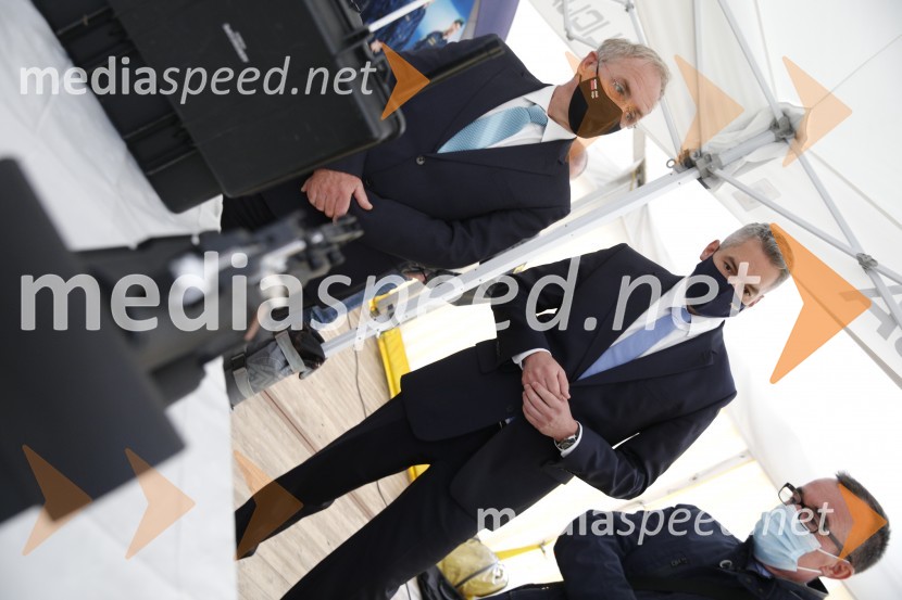  Aleš Hojs, Minister za notranje zadeve;  Karl Nehammer, minister za notranje zadeve Avstrije;  ... Policijski droni - skupna vaja slovenske in avstrijske policije