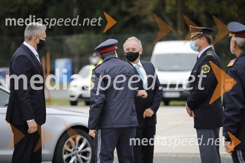  Karl Nehammer, minister za notranje zadeve Avstrije;  ... ;  Aleš Hojs, Minister za notranje zadeve;  Aleksander Thaler, direktor, PU MariborPolicijski droni - skupna vaja slovenske in avstrijske policije