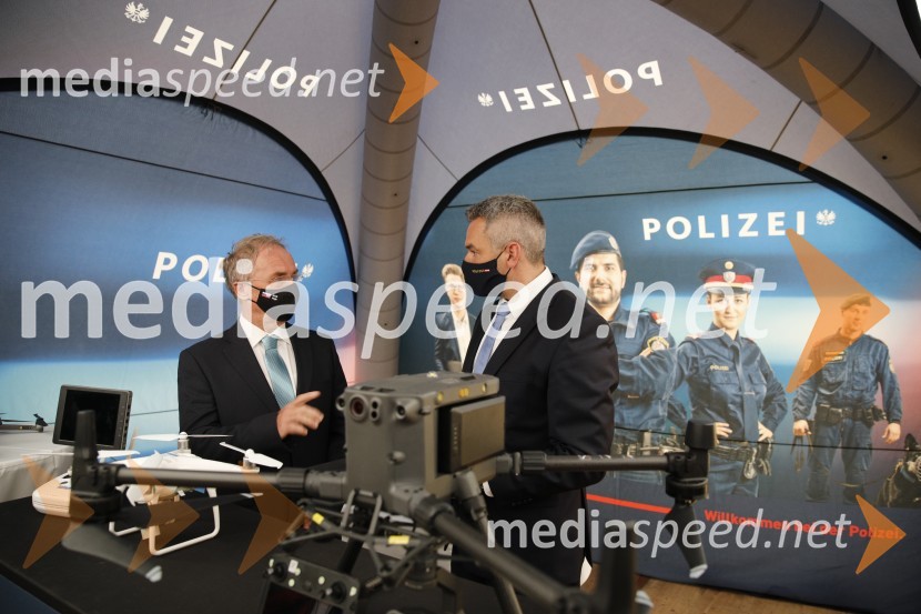  Aleš Hojs, Minister za notranje zadeve;  Karl Nehammer, minister za notranje zadeve AvstrijePolicijski droni - skupna vaja slovenske in avstrijske policije