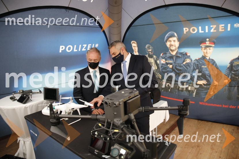 Aleš Hojs, Minister za notranje zadeve;  Karl Nehammer, minister za notranje zadeve AvstrijePolicijski droni - skupna vaja slovenske in avstrijske policije