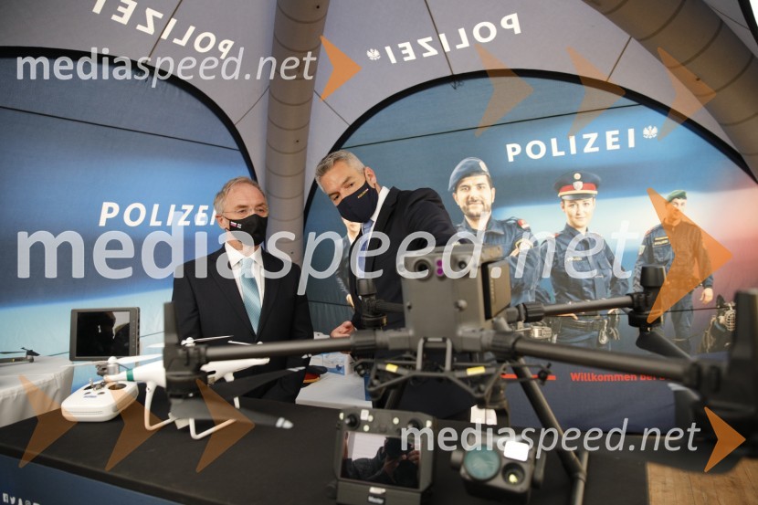  Aleš Hojs, Minister za notranje zadeve;  Karl Nehammer, minister za notranje zadeve AvstrijePolicijski droni - skupna vaja slovenske in avstrijske policije