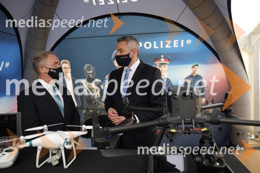 Aleš Hojs, Minister za notranje zadeve;  Karl Nehammer, minister za notranje zadeve AvstrijePolicijski droni - skupna vaja slovenske in avstrijske policije