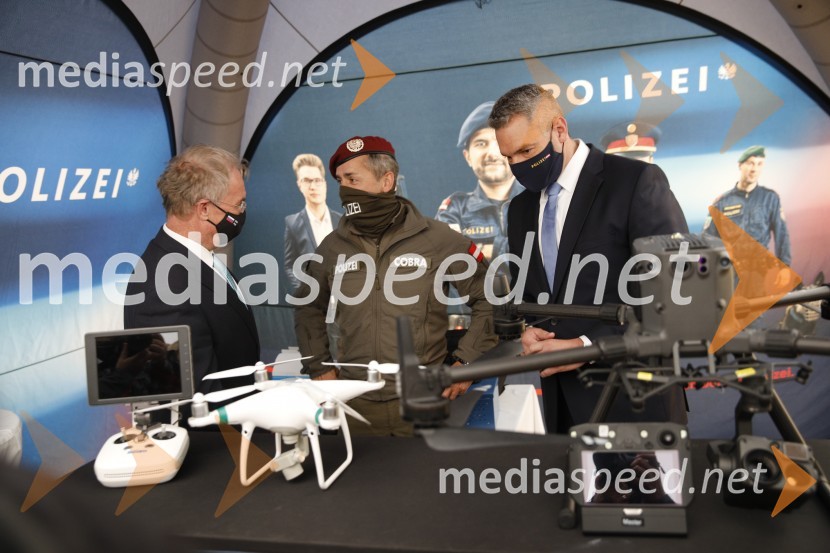  Aleš Hojs, Minister za notranje zadeve;  ... ;  Karl Nehammer, minister za notranje zadeve AvstrijePolicijski droni - skupna vaja slovenske in avstrijske policije