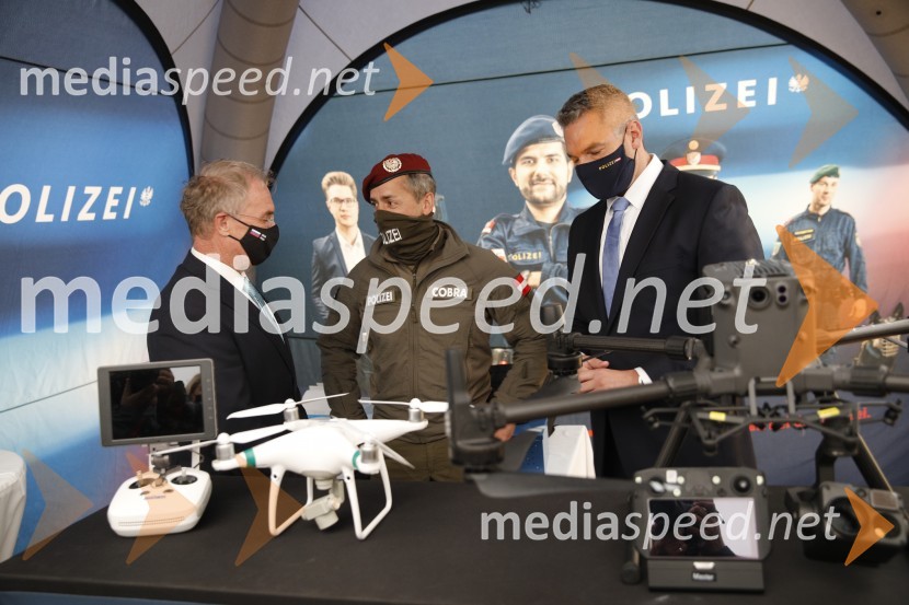 Aleš Hojs, Minister za notranje zadeve;  ... ;  Karl Nehammer, minister za notranje zadeve AvstrijePolicijski droni - skupna vaja slovenske in avstrijske policije