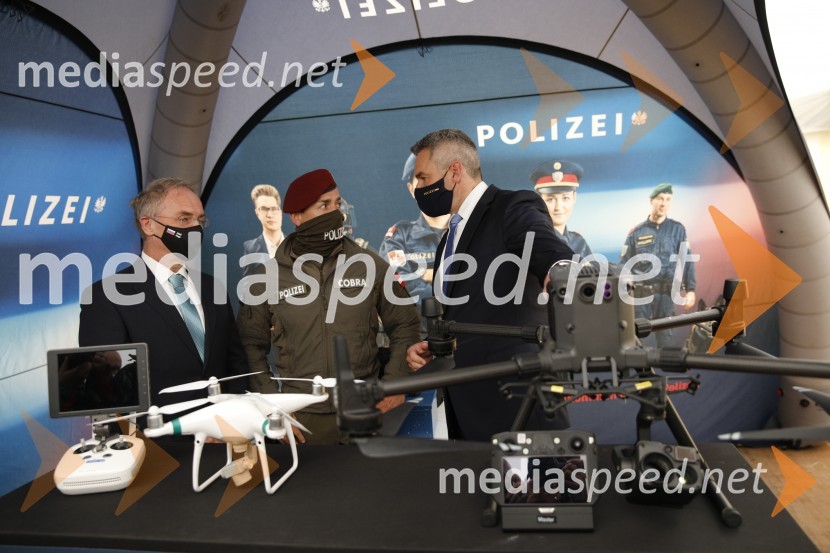  Aleš Hojs, Minister za notranje zadeve;  ... ;  Karl Nehammer, minister za notranje zadeve AvstrijePolicijski droni - skupna vaja slovenske in avstrijske policije