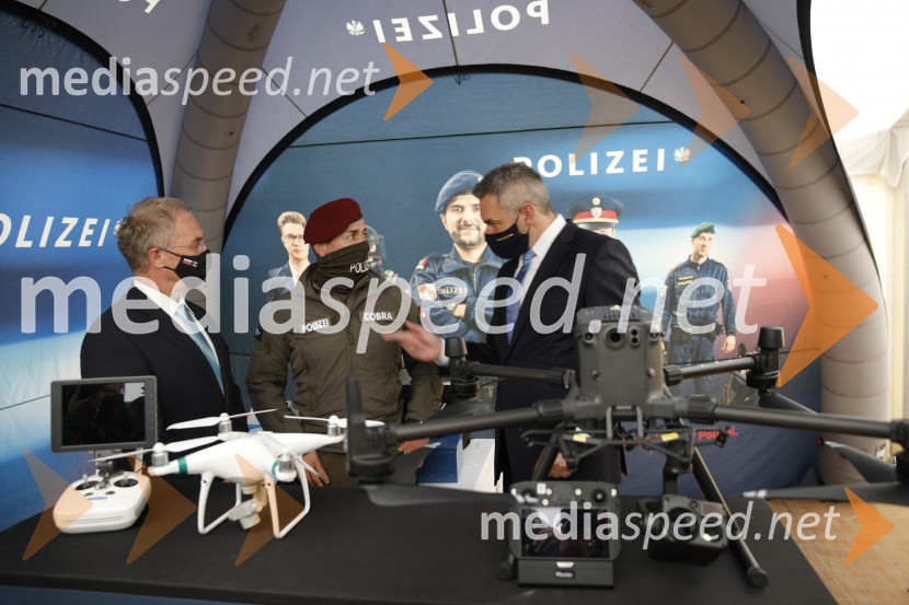  Aleš Hojs, Minister za notranje zadeve;  ... ;  Karl Nehammer, minister za notranje zadeve AvstrijePolicijski droni - skupna vaja slovenske in avstrijske policije