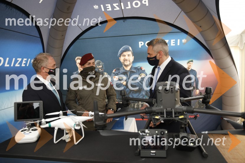  Aleš Hojs, Minister za notranje zadeve;  ... ;  Karl Nehammer, minister za notranje zadeve AvstrijePolicijski droni - skupna vaja slovenske in avstrijske policije