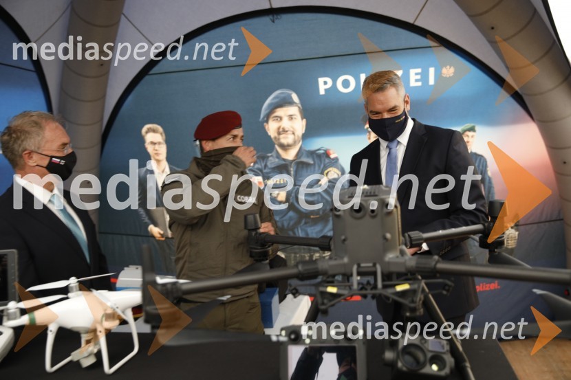  Aleš Hojs, Minister za notranje zadeve;  ... ;  Karl Nehammer, minister za notranje zadeve AvstrijePolicijski droni - skupna vaja slovenske in avstrijske policije