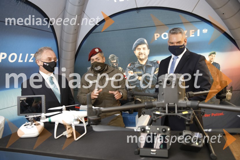  Aleš Hojs, Minister za notranje zadeve;  ... ;  Karl Nehammer, minister za notranje zadeve AvstrijePolicijski droni - skupna vaja slovenske in avstrijske policije