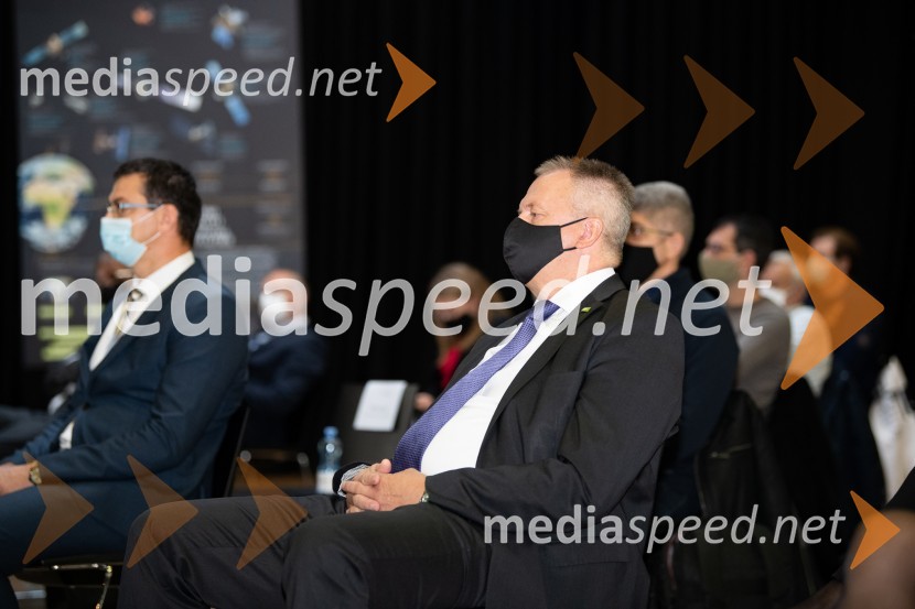  Zdravko Počivalšek, minister za gospodarski razvoj in tehnologijoIzstrelitev prvih slovenskih satelitov, obeležitev v Noordung centru
