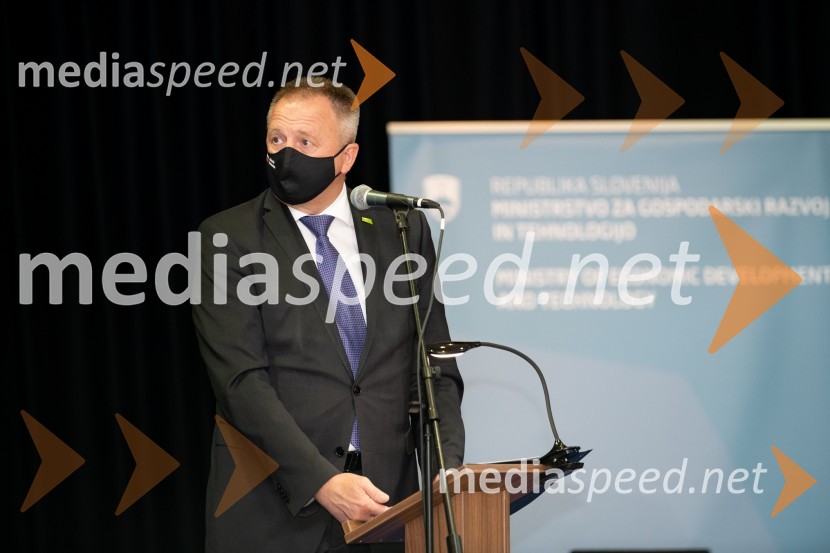  Zdravko Počivalšek, minister za gospodarski razvoj in tehnologijoIzstrelitev prvih slovenskih satelitov, obeležitev v Noordung centru