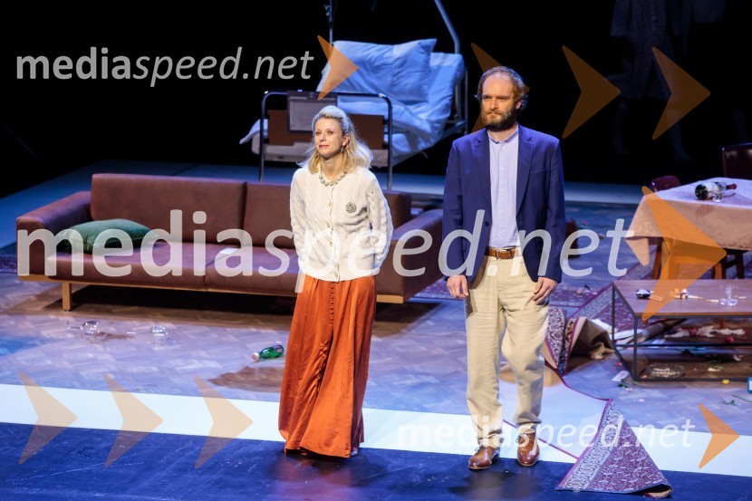  Tjaša  Železnik, igralka;  Gregor Gruden, igralecTa obraz, premiera drame