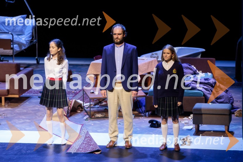  Lara Wolf Završnik, igralka;  Gregor Gruden, igralec;  Ana Pavlin, igralkaTa obraz, premiera drame