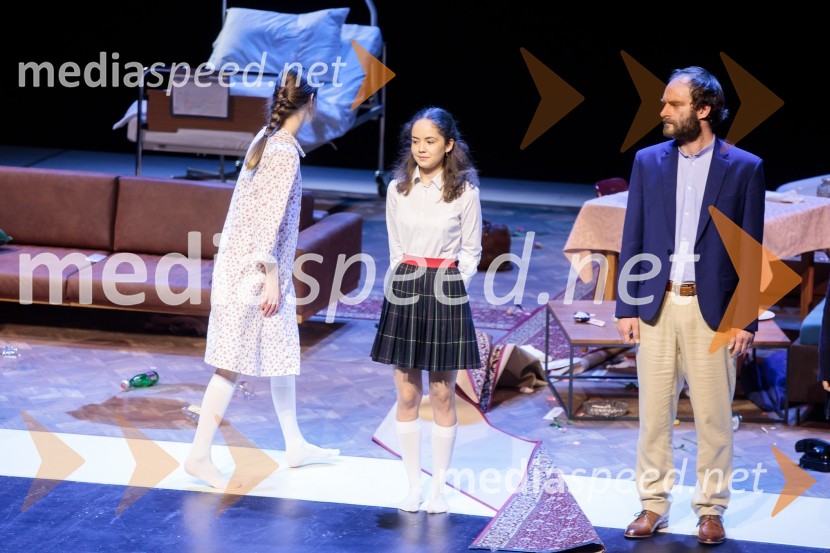  Lucija Harum, igralka;  Lara Wolf Završnik, igralka;  Gregor Gruden, igralecTa obraz, premiera drame