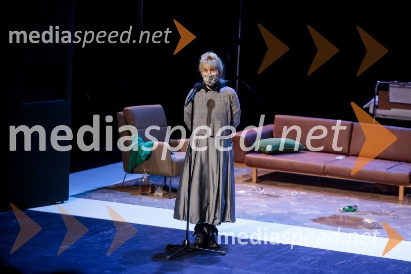  Barbara Hieng Samobor, direktorica in umetniška vodja MGLTa obraz, premiera drame