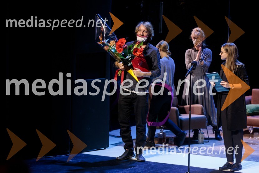  Matej Puc, igralec;  Barbara Hieng Samobor, direktorica in umetniška vodja MGL;  Maja ŠučurTa obraz, premiera drame