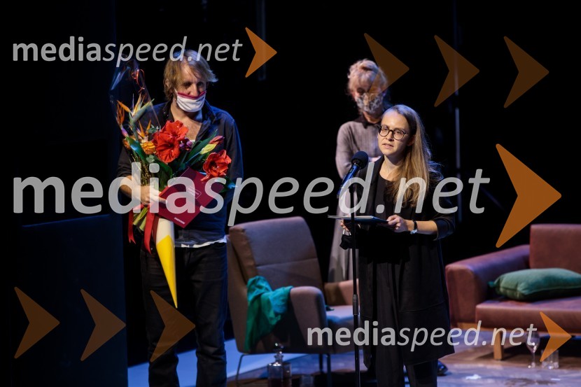  Matej Puc, igralec;  Barbara Hieng Samobor, direktorica in umetniška vodja MGL;  Maja ŠučurTa obraz, premiera drame