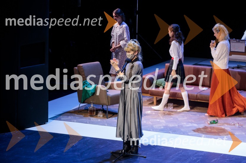  Barbara Hieng Samobor, direktorica in umetniška vodja MGLTa obraz, premiera drame