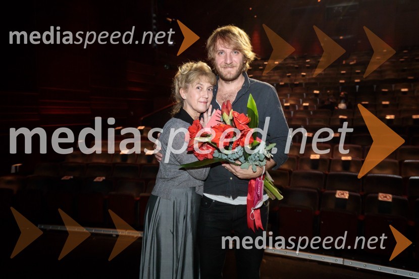  Barbara Hieng Samobor, direktorica in umetniška vodja MGL;  Matej Puc, igralecTa obraz, premiera drame