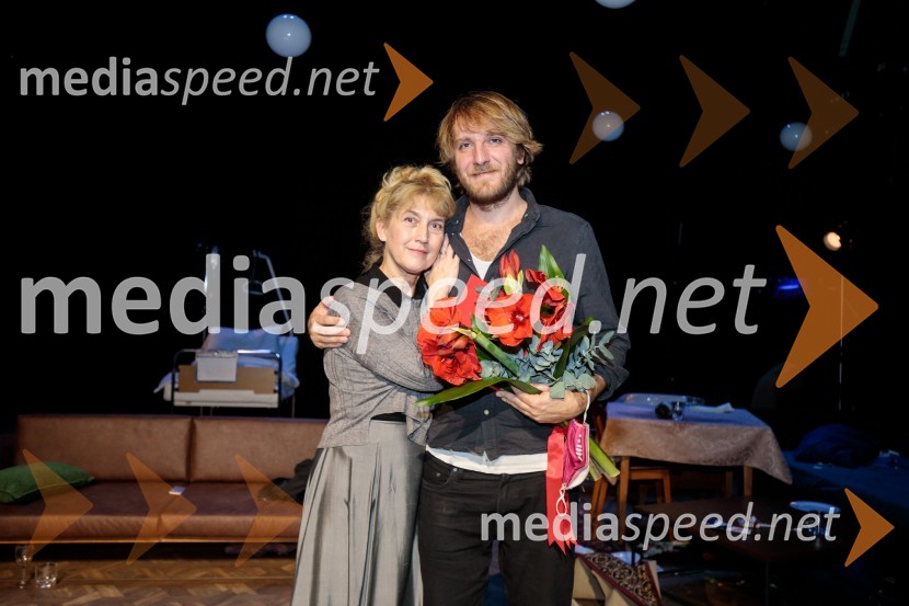  Barbara Hieng Samobor, direktorica in umetniška vodja MGL;  Matej Puc, igralecTa obraz, premiera drame