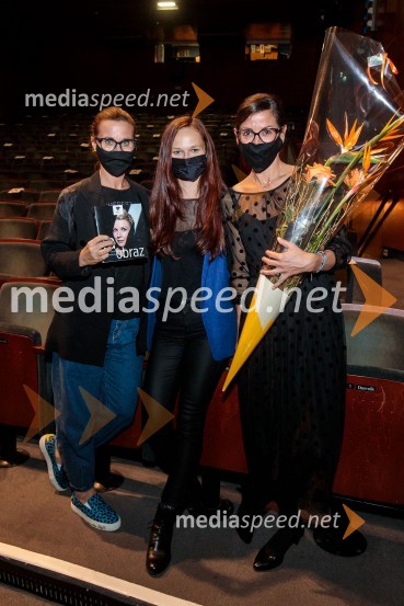  Petra Bizjak, Direktoričina pomočnica, poslovni vodja MGL;  Katarina Koprivnikar, marketing MGL;  Simona  Belle, služba za stike z javnostmi MGLTa obraz, premiera drame