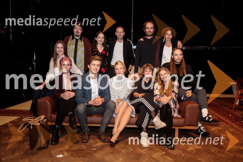  Lucija Harum, igralka;  Eva Mahkovic, dramaturginja;  Gregor Andolšek, režiser;  Matej Zemljič, igralec;  Lara Wolf Završnik, igralka;  Tjaša  Železnik, igralka;  ... ;  Tijana Zinajić, režiserka;  Gregor Gruden, igralec;  Ana Pavlin, igralka;  Urša Vidic, scenografinja;  Matic Hrovat, kostumografTa obraz, premiera drame