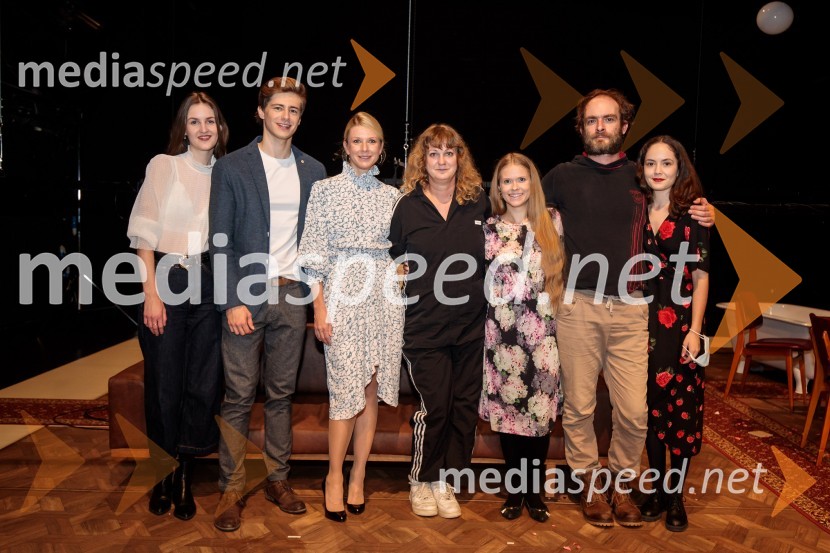  Lucija Harum, igralka;  Matej Zemljič, igralec;  Tjaša  Železnik, igralka;  Tijana Zinajić, režiserka;  Ana Pavlin, igralka;  Gregor Gruden, igralec;  Lara Wolf Završnik, igralkaTa obraz, premiera drame