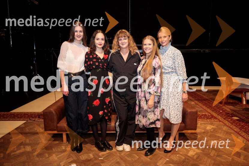  Lucija Harum, igralka;  Lara Wolf Završnik, igralka;  Tijana Zinajić, režiserka;  Ana Pavlin, igralka;  Tjaša  Železnik, igralkaTa obraz, premiera drame