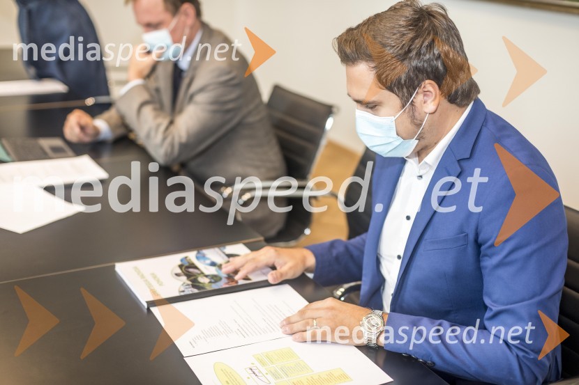  Uroš Rozman, direktor, MRATiskovna konferenca o razvoju Pohorja