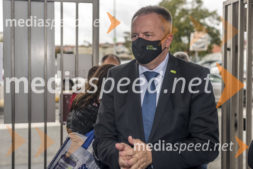  Zdravko Počivalšek, minister za gospodarski razvoj in tehnologijoMinister Zdravko Počivalšek obiskal Henkel v Mariboru