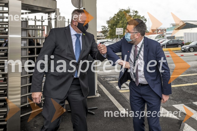  Zdravko Počivalšek, minister za gospodarski razvoj in tehnologijo;  Christof  Vollstedt, direktor Henkel MariborMinister Zdravko Počivalšek obiskal Henkel v Mariboru