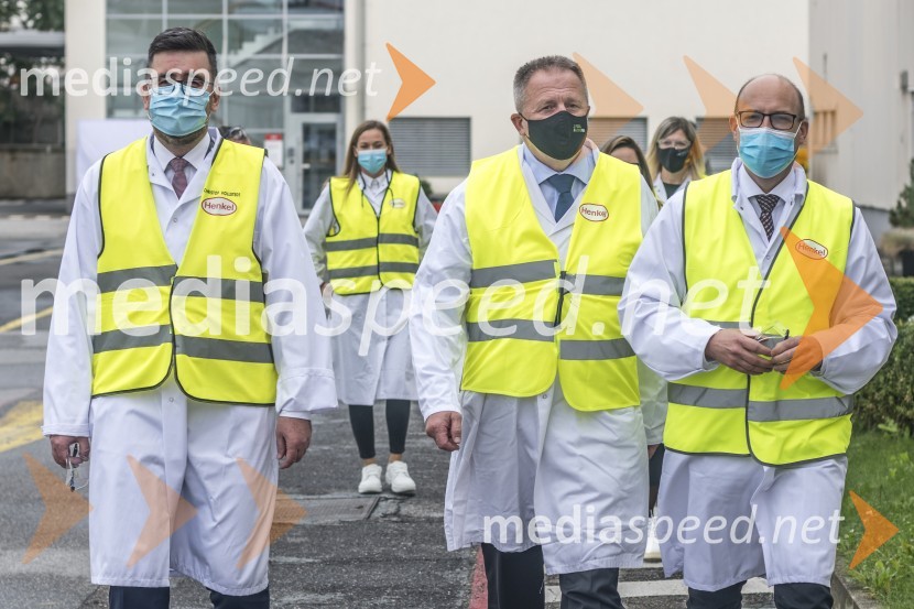  Christof  Vollstedt, direktor Henkel Maribor;  Zdravko Počivalšek, minister za gospodarski razvoj in tehnologijo;  Gregor Majcen, vodja proizvodnje, Henkel Maribor d.o.o.Minister Zdravko Počivalšek obiskal Henkel v Mariboru