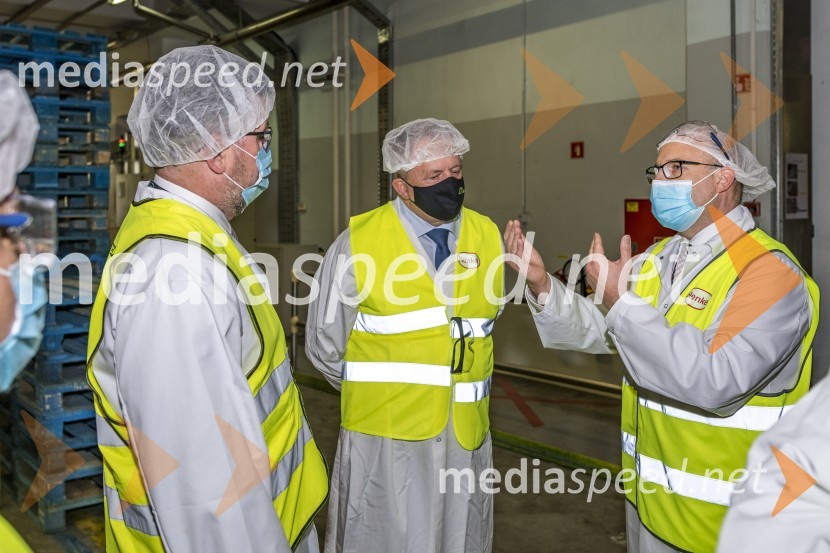  Christof  Vollstedt, direktor Henkel Maribor;  Zdravko Počivalšek, minister za gospodarski razvoj in tehnologijo;  Gregor Majcen, vodja proizvodnje, Henkel MariborMinister Zdravko Počivalšek obiskal Henkel v Mariboru
