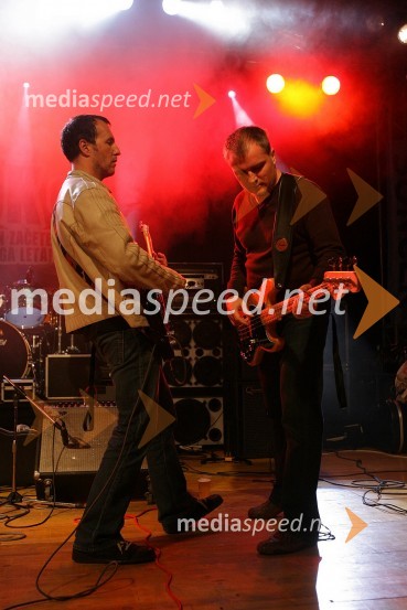 Jernej Dirnbek, pevec in kitarist skupine Mi2 in Robi Novak, bas kitarist skupine Mi2Gremo na prvi rok, koncert Univerze v Mariboru