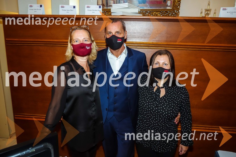  Jasmina Leskovar, SNG Maribor;  Danilo Rošker, direktor SNG Maribor;  Renata Dimitrušev, SNG MariborPodelitev Borštnikovega prstana Petru Boštjančiču, 55. Borštnikovo srečanje