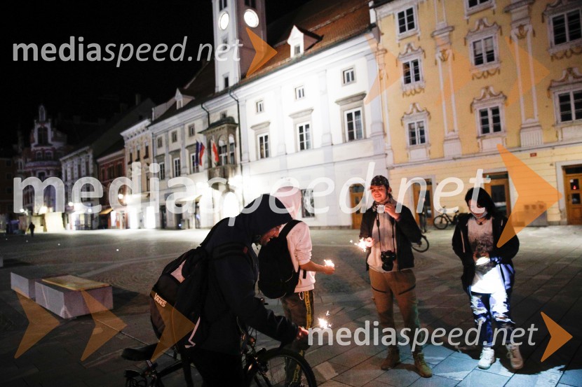 Drugi dan protestov proti policijski uri